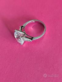 Anello d'argento e altri oggetti in argento 