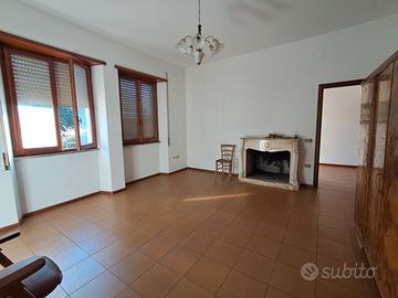 Imponente struttura composta da n° 3 app