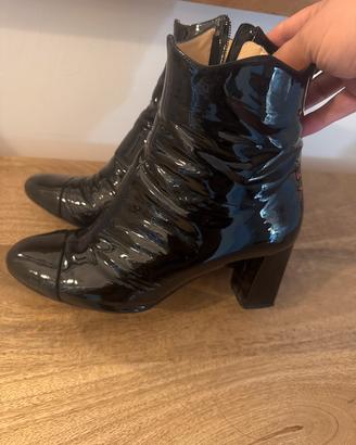 Stivaletto di vernice