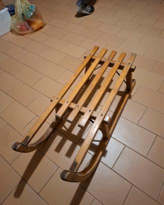 Slittino in legno vintage