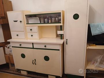 Credenza anni 50 con tavolo e sedie