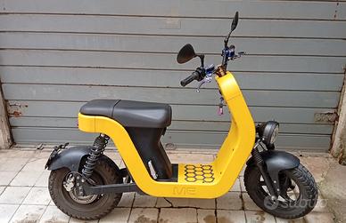 Scooter elettrico ME 2.5 (50cc) + ricambi