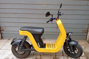Scooter elettrico ME 2.5 (50cc) + ricambi