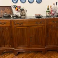 Credenza classica in legno con piano in marmo
