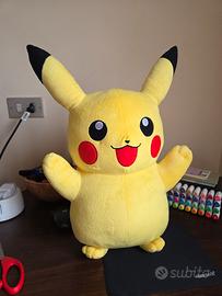 Peluche Pikachu Pokémon Tomy 40/45 cm
