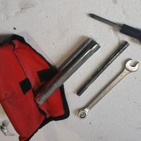 KIT ATTREZZI DUCATI MONSTER 620 IE
