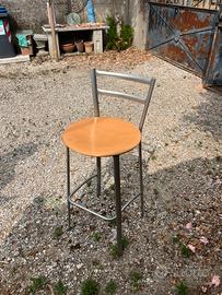 Sgabello alto