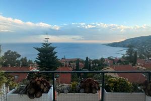 Quadrilocale con vista mare, terrazzo e box auto