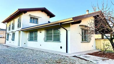 MORTARA CITTA': VILLA SINGOLA CON GIARDINO