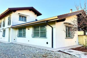 MORTARA CITTA': VILLA SINGOLA CON GIARDINO