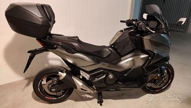 Honda Forza 750 2025