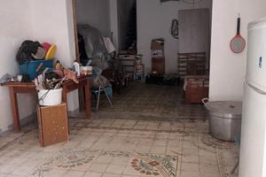 Si Vende Garage più 2 grandistanze sopra