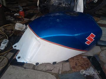 serbatoio suzuki gsx 550 degli anni 80