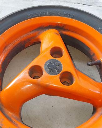 Due ruote  scooter Peugeot 