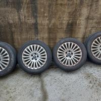 4 Gomme Pirelli estive con cerchi in lega