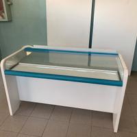 Banco con espositore