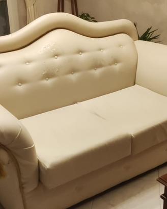 Divano due posti in ecopelle color crema