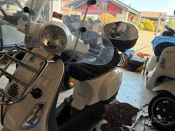 Piaggio Vespa LX 50 Bianca - 2T - Full Optional