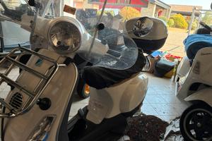 Piaggio Vespa LX 50 Bianca - 2T - Full Optional