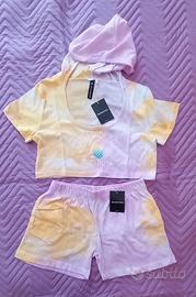 T-shirt corta e pantaloncini