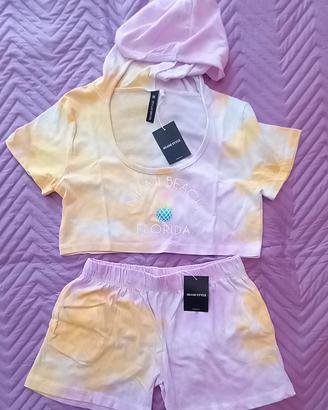 T-shirt corta e pantaloncini