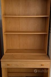 Scrivania con mensole 