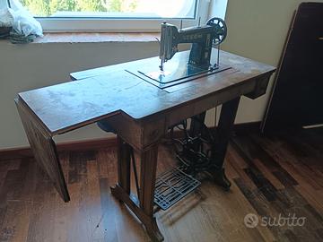 Antica Macchina Da Cucire NECCHI con Tavolo