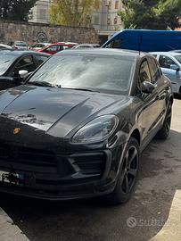 Porsche macan dicembre 2021