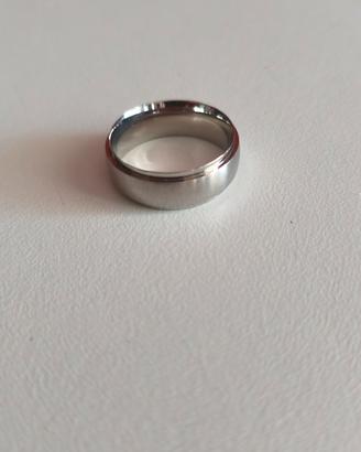 Anello uomo in acciaio.