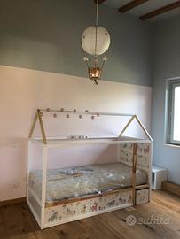 Letto kura ikea decorato motivi unicorno