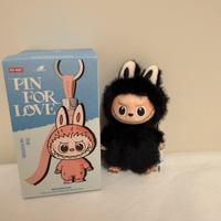 Labubu Originale “R” - Pin for love