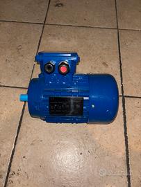 Motore Elettrico CEMP 0.37kw Trifase -NUOVO-IP65