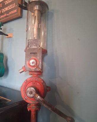 Pompa di benzina d'epoca 