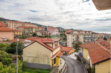 2 LOCALI A IMPERIA