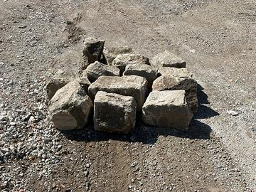 Blocchi di trachite