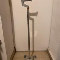 Quadripode bastone per adulti con base stretta