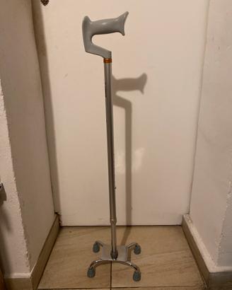 Quadripode bastone per adulti con base stretta