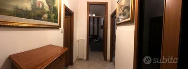 "bilocale con living room ad uso comune