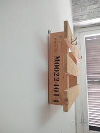 Appendiabiti in legno