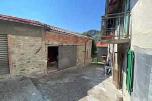Casa indipendente di 150 m² con 5 locali e box aut