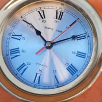 Orologio nautico con numeri romani