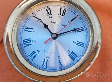 Orologio nautico con numeri romani