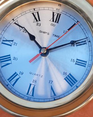 Orologio nautico con numeri romani