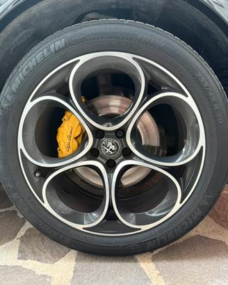 Cerchi in lega pneumatici 20 Alfa Romeo Stelvio