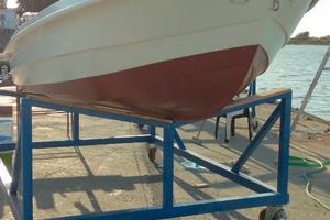 Barca autosvuotante 5 metri con motore 25 cv