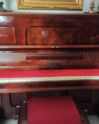pianoforte  antico verticale 