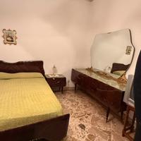 Camera da letto vintage completa in legno