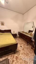 Camera da letto vintage completa in legno