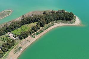 Lago Piana degli Albanesi Locale Unico