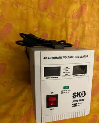 Stabilizzatore Tensione SKB AVR-2000 2000VA